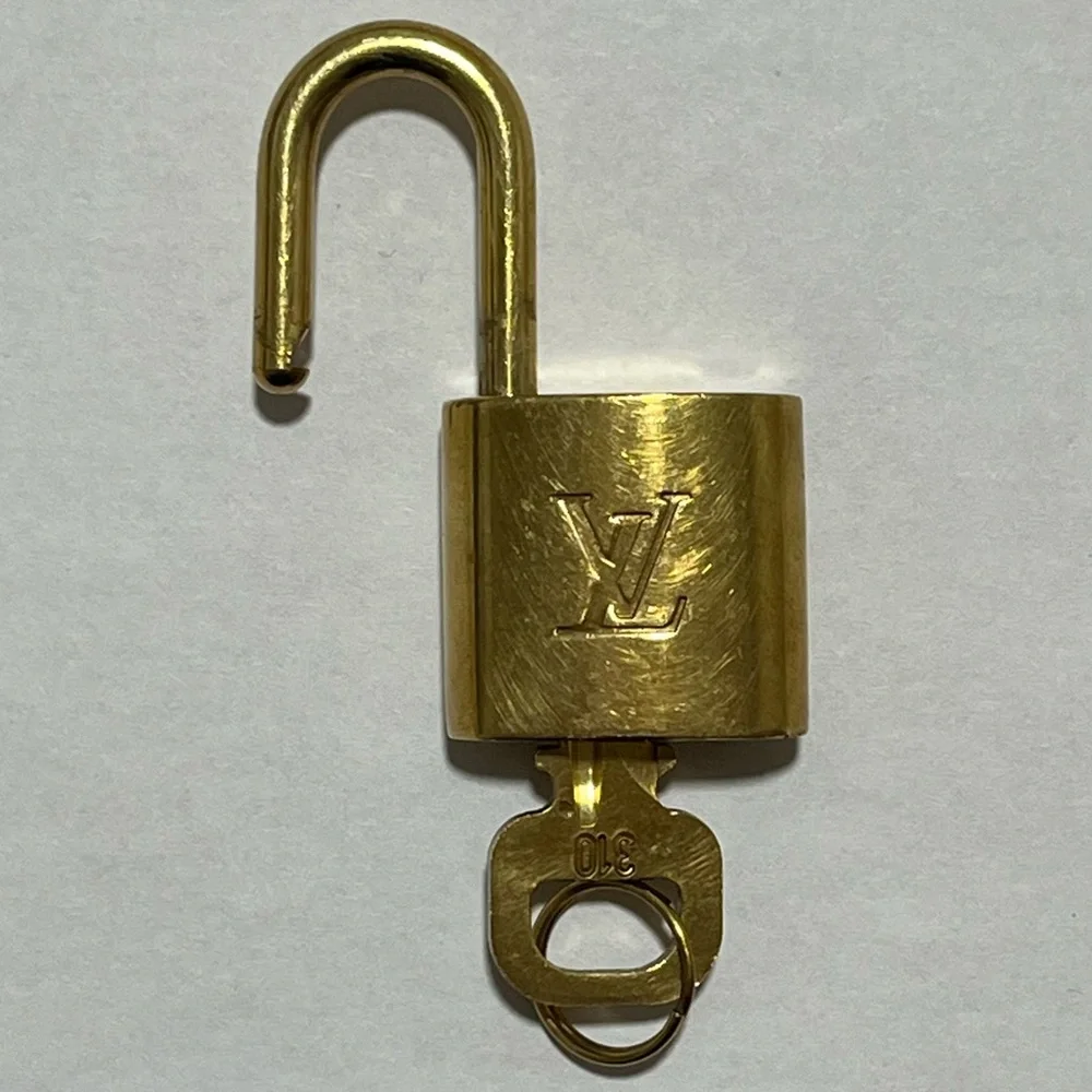 Louis Vuitton Gold Padlock 310 - Picture 5 of 6